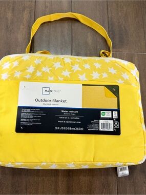 Mainstays Yellow and White Star Outdoor Blanket with Carry Strap